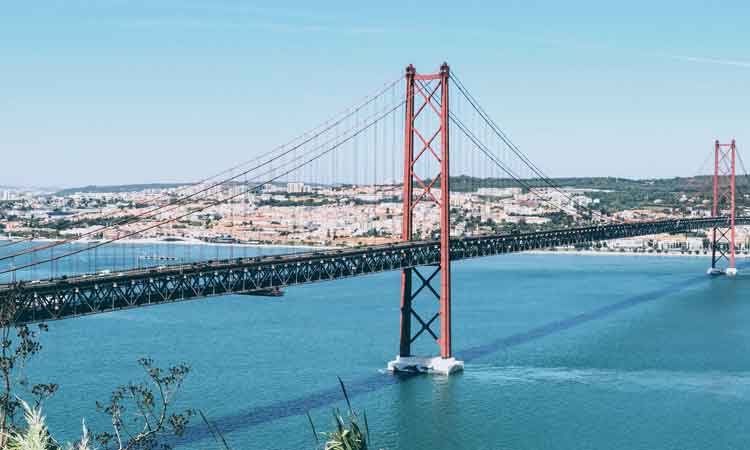 Expats In Portugal: A Complete Guide For Living And Working Expats In Portugal: A Complete Guide For Living And Working